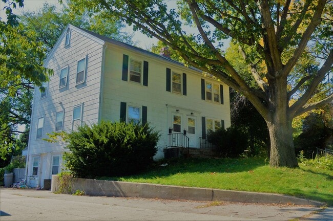 property at 312 E 6th St