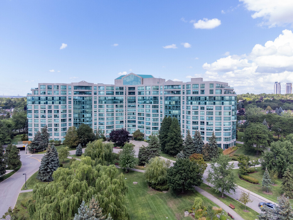 Landmark of Thornhill in Markham, ON - Building Photo