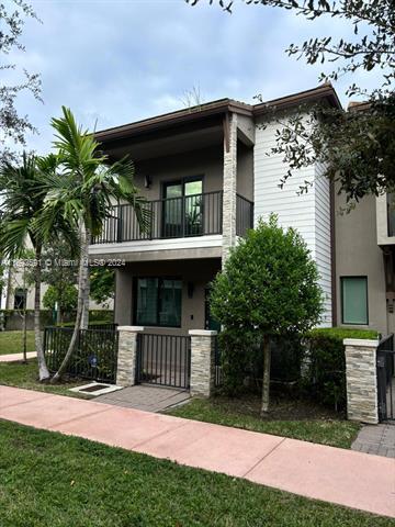 4927 NW 83rd Path in Doral, FL - Building Photo