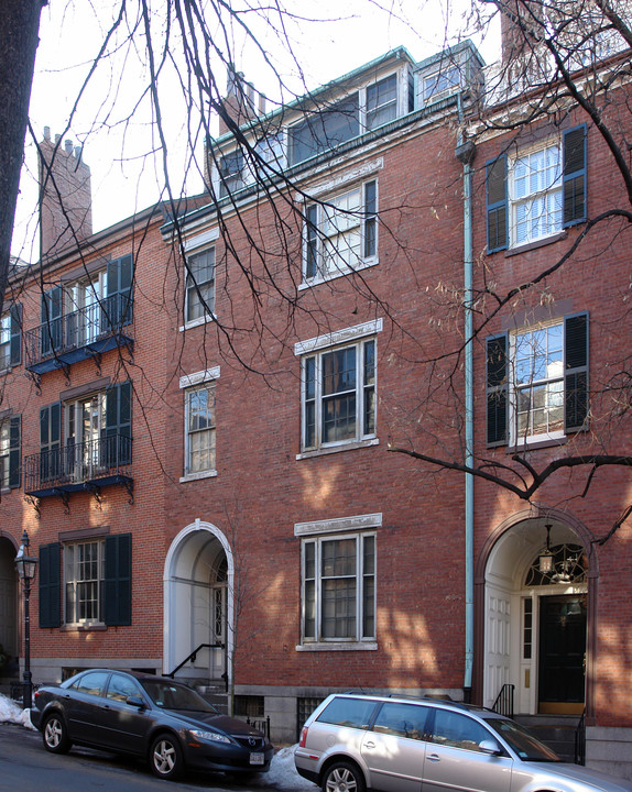 52 Chestnut St in Boston, MA - Building Photo