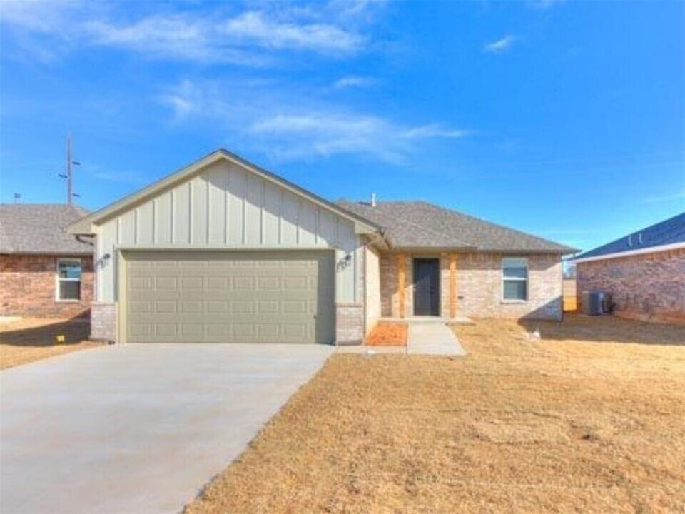 1702 Highland Loop in Guthrie, OK - Building Photo