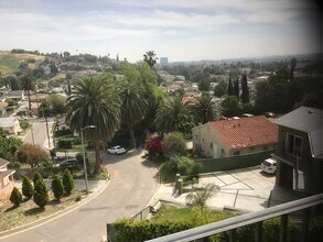 4037 Jennings Dr in Los Angeles, CA - Foto de edificio - Building Photo