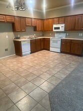 3705 Matthew Dr in Yukon, OK - Building Photo - Building Photo