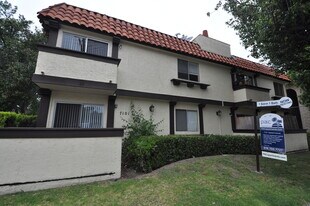 7101 Haskell Ave in Los Angeles, CA - Building Photo