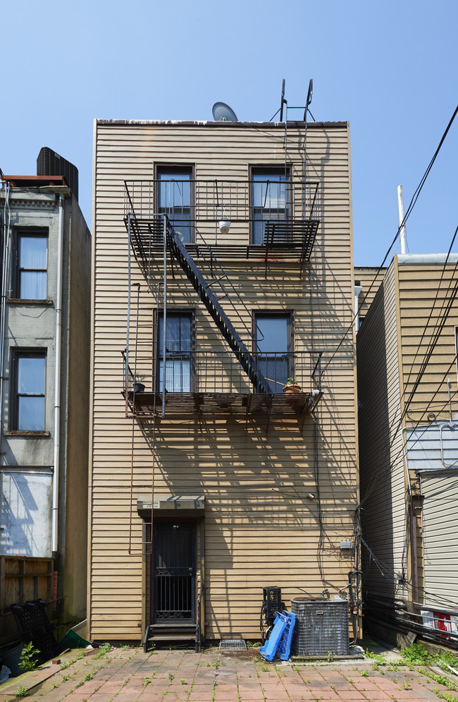 676 Manhattan Ave in Brooklyn, NY - Building Photo - Building Photo