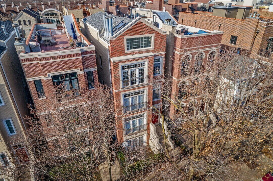 2714 N Wayne Ave, Unit 2D in Chicago, IL - Building Photo