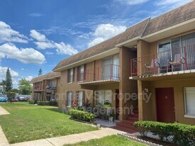 925 W Oak Ridge Rd in Orlando, FL - Building Photo