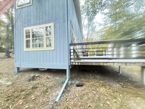 1049 Alpine Dr in East Stroudsburg, PA - Building Photo - Building Photo
