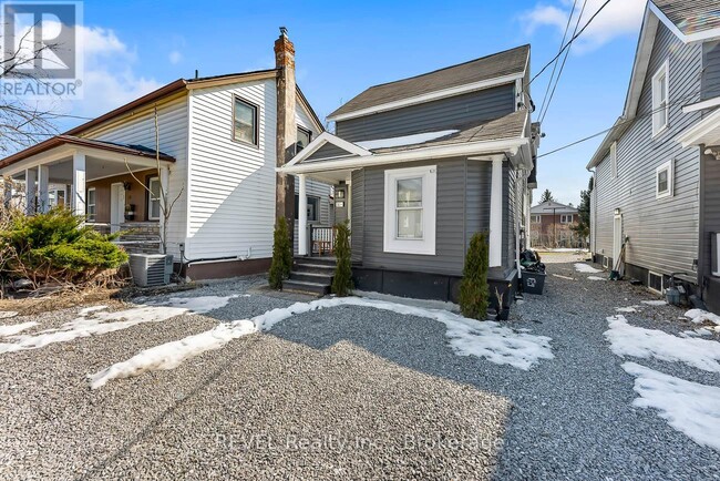 30 Division St in St Catharines, ON - Building Photo - Building Photo