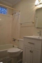 40 Lanneau Dr in Greenville, SC - Building Photo