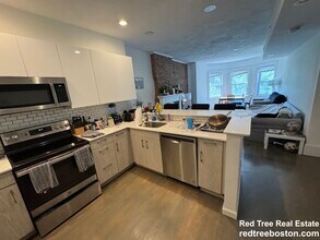 1408 Beacon St, Unit 3 in Brookline, MA - Foto de edificio - Building Photo