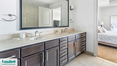 777 Preston St, Unit 39L in Houston, TX - Building Photo - Building Photo