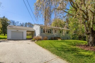 30 Beechwood Blvd in Norwich, CT - Building Photo - Building Photo