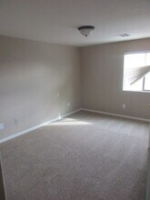 6853 Homing Dove St in North Las Vegas, NV - Foto de edificio - Building Photo