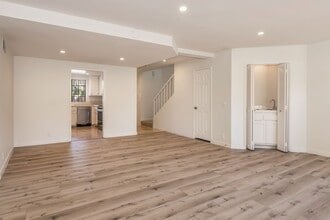 2098 Cliff Dr in Santa Barbara, CA - Building Photo - Building Photo