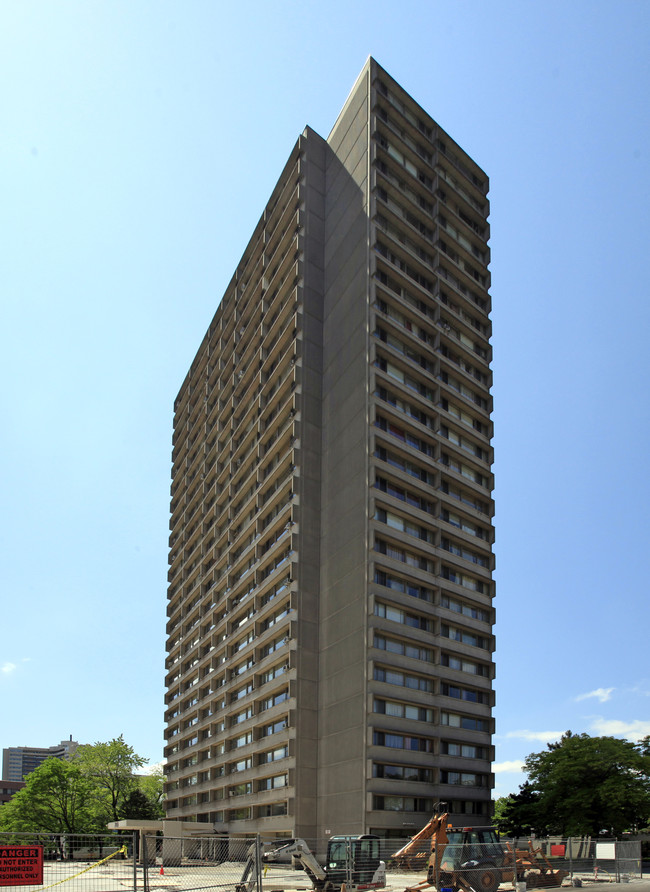 715 Don Mills Rd in Toronto, ON - Building Photo - Primary Photo