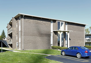 Westland Capri in Westland, MI - Foto de edificio - Building Photo