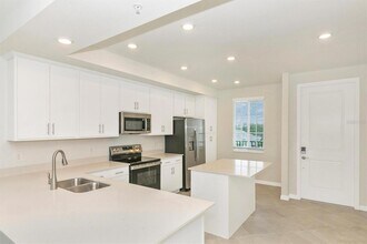 12320 Wellen Golf St, Unit 305 in Venice, FL - Building Photo - Building Photo
