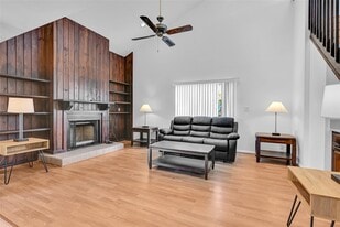 4011 Coral Springs Dr in Coral Springs, FL - Building Photo