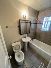 2421 S 5th Pl in Milwaukee, WI - Building Photo - Building Photo