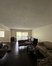 19 Kippy Dr in Newton, MA - Building Photo - Building Photo