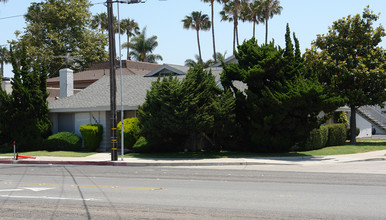 16582 Goldenwest St in Huntington Beach, CA - Building Photo - Building Photo