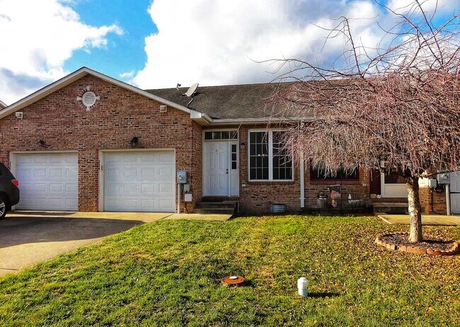 334 Lora Dr, Unit 334 Lora Drive in Woodstock, VA - Building Photo - Building Photo