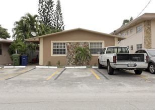 129 SE 4th Ave in Hallandale Beach, FL - Building Photo - Building Photo