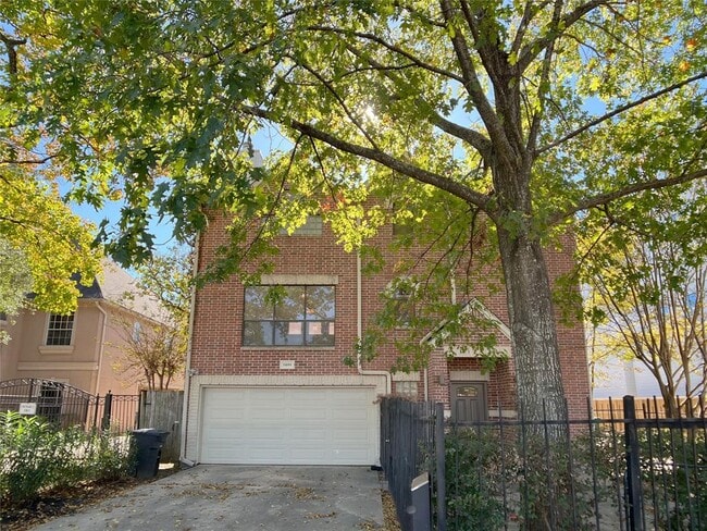 5899 Fairdale Ln in Houston, TX - Building Photo - Building Photo