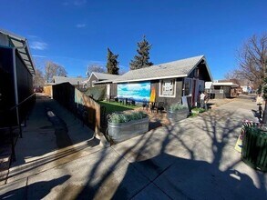 105 N Public Rd, Unit C in Lafayette, CO - Foto de edificio - Building Photo