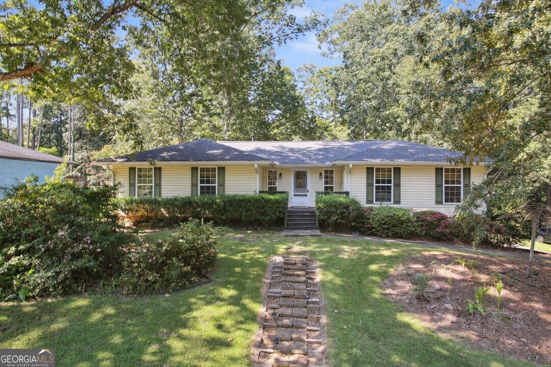 102 Hickory Dr in Peachtree City, GA - Building Photo
