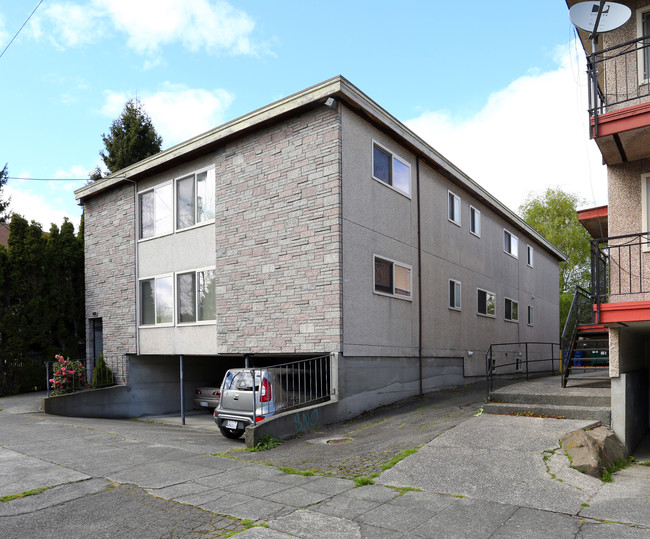 2050 NW 59th St in Seattle, WA - Foto de edificio - Building Photo