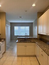 329 SW Otter Run Pl in Stuart, FL - Foto de edificio - Building Photo