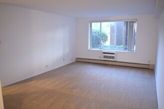 1880 Bonnie Ln in Hoffman Estates, IL - Building Photo - Building Photo