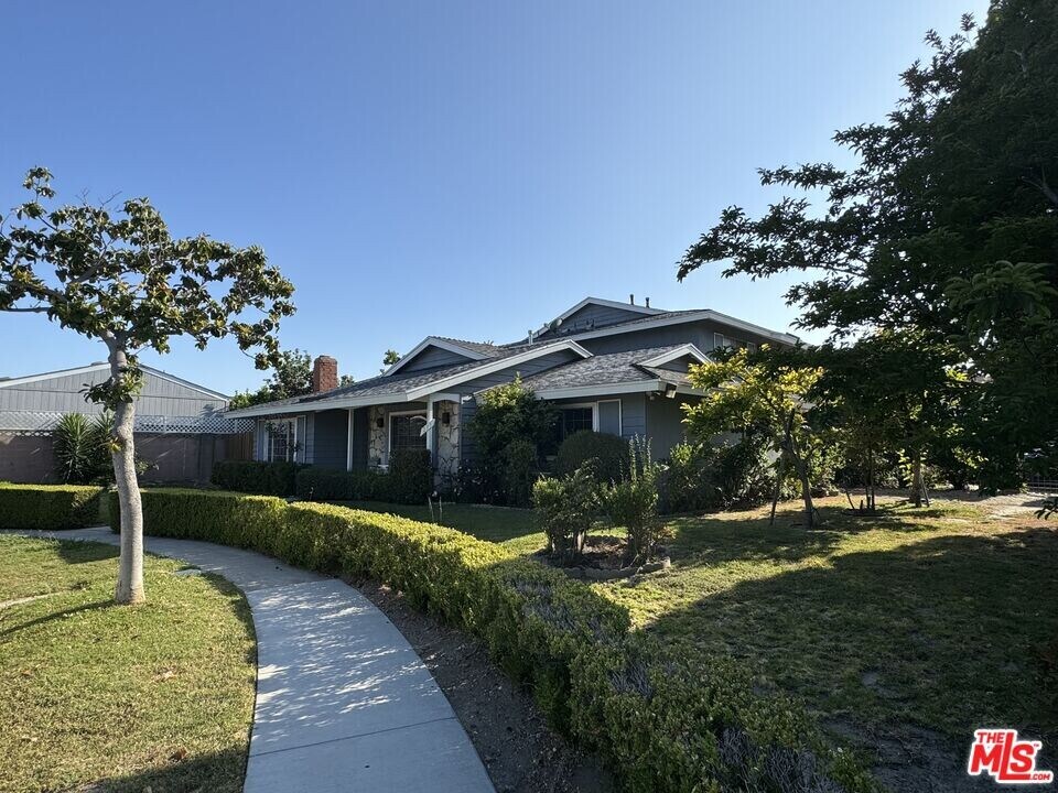 235 Delano St in Anaheim, CA - Foto de edificio