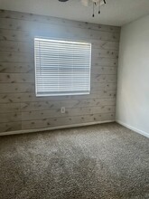 2555 N Alafaya Trl, Unit 108 in Orlando, FL - Building Photo - Building Photo