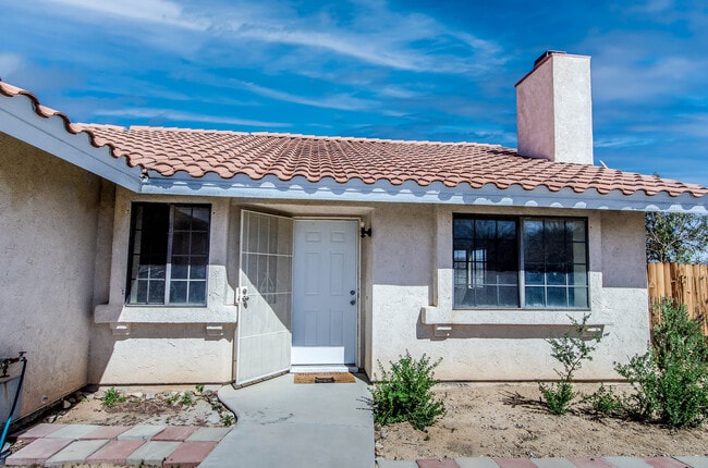 5785 Hall Ln in Twentynine Palms, CA - Building Photo - Building Photo