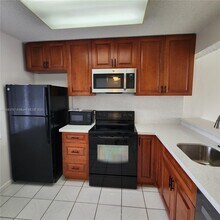 8550 N Sherman Cir in Miramar, FL - Building Photo - Building Photo