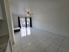 5505 NW 7th St, Unit W117 in Miami, FL - Building Photo