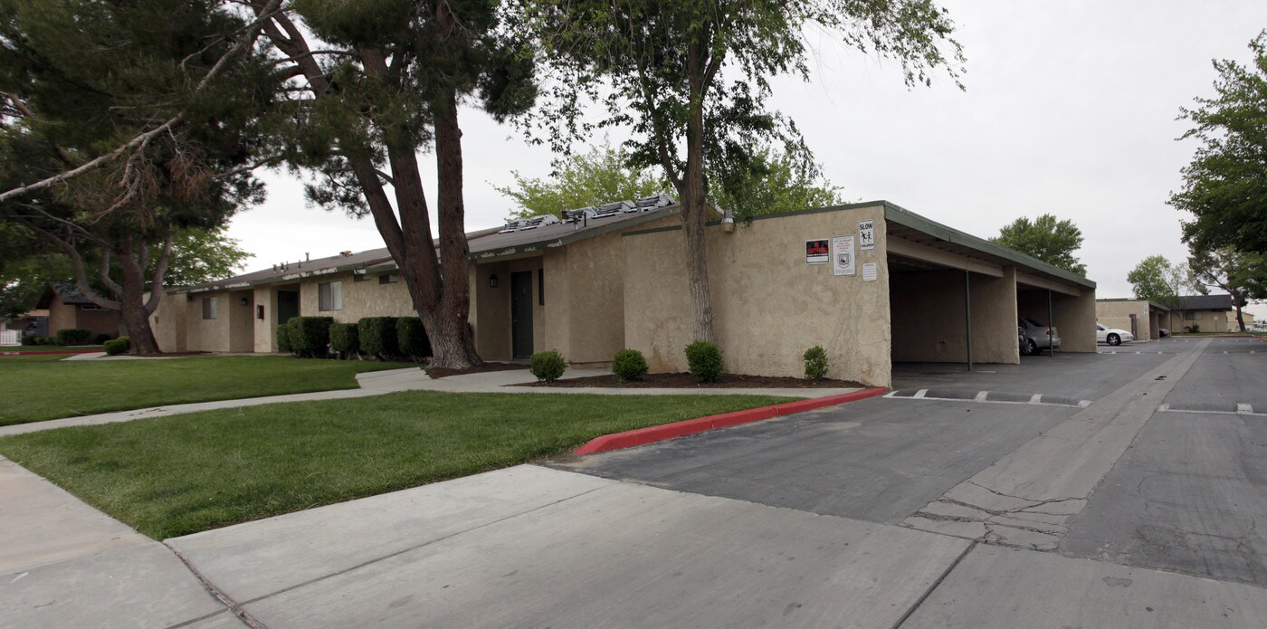 Desert View Apartments in Adelanto, CA - Building Photo