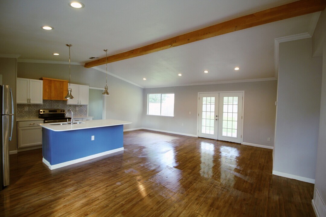 4326 Flint Hill St in San Antonio, TX - Building Photo