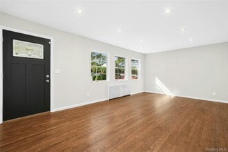11 Jeanatta Ave in Mastic, NY - Building Photo - Building Photo