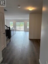 7 Pin Oak Cmn in Cambridge, ON - Building Photo - Building Photo