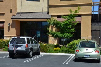 1765 E Bayshore Rd in East Palo Alto, CA - Foto de edificio - Building Photo