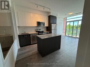 1010 Dundas St E in Whitby, ON - Building Photo - Building Photo