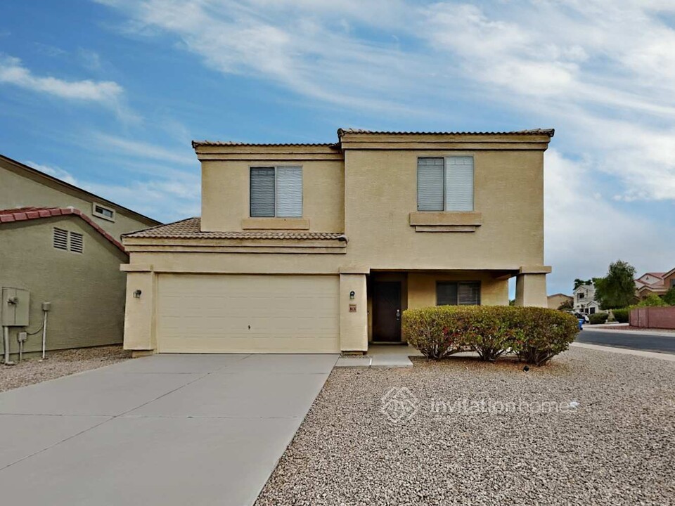 8636 W Crown King Rd in Tolleson, AZ - Foto de edificio