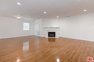 5873 Dauphin Ave. in Los Angeles, CA - Building Photo - Building Photo