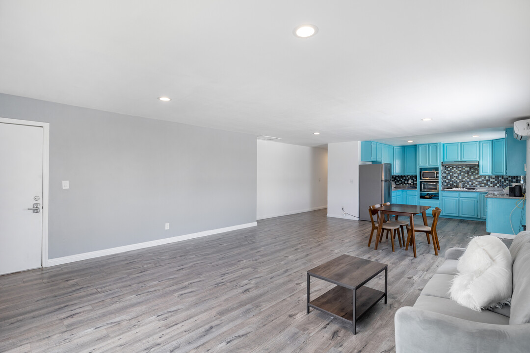 1100 Exposition Blvd-Private Suite Co-Living in Los Angeles, CA - Building Photo