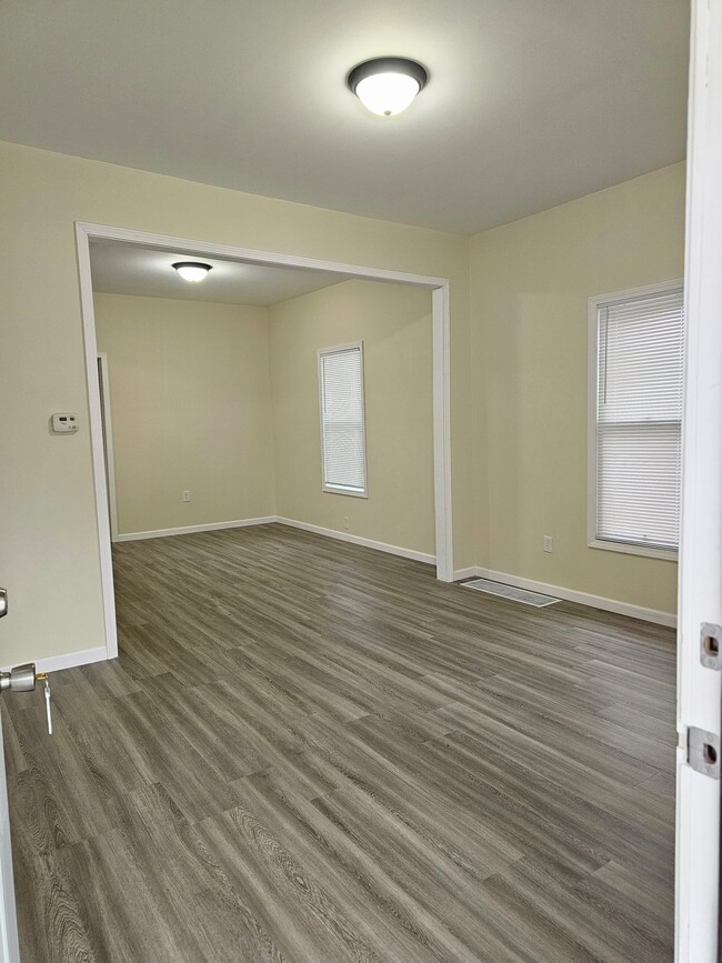 419 Montrose St in Salina, KS - Foto de edificio - Building Photo