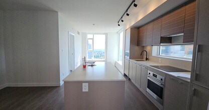 13725 George Jct in Surrey, BC - Building Photo - Building Photo